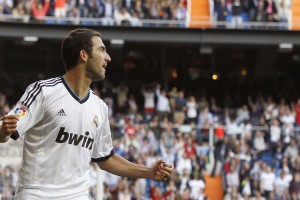 开云平台-Karsa在勇士比赛中挺进下一轮，绝杀引发热议！